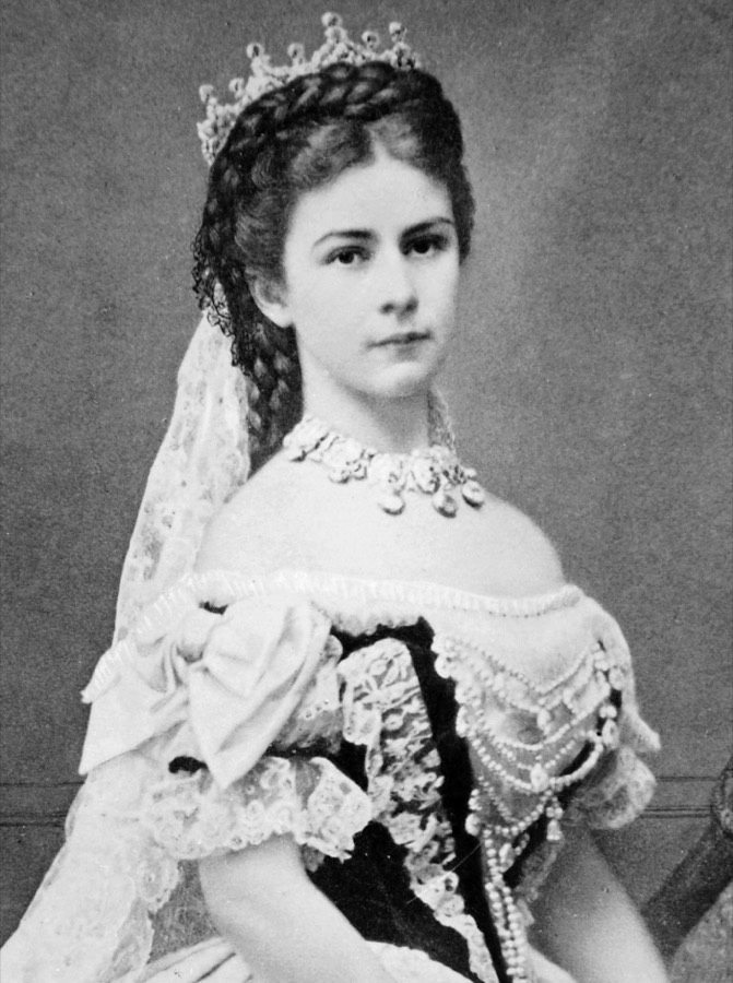 Photograph of Empress Elisabeth of Austria with a diamond-star tiara.